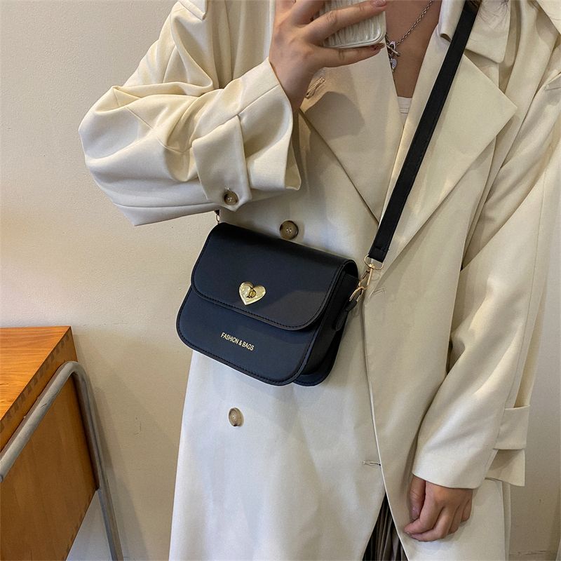 Túi Đeo Chéo Da PU Hình Vuông Nhỏ Thiết Kế Khóa Trái Tim Màu Nâu Sang Trọng Cho Nữ