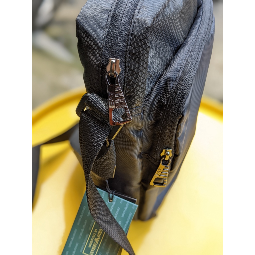 Túi đeo chống nước chính hãng EA7 Emporio Armani thương hiệu Italia