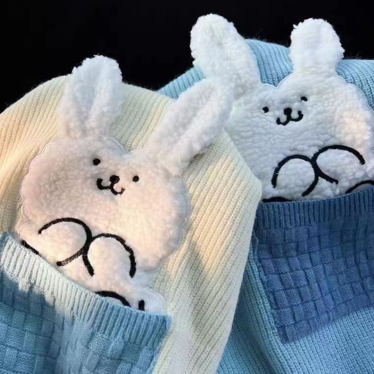 Áo Sweater Dệt Kim Dáng Rộng Cổ Tròn Đính Tai Thỏ Dễ Thương