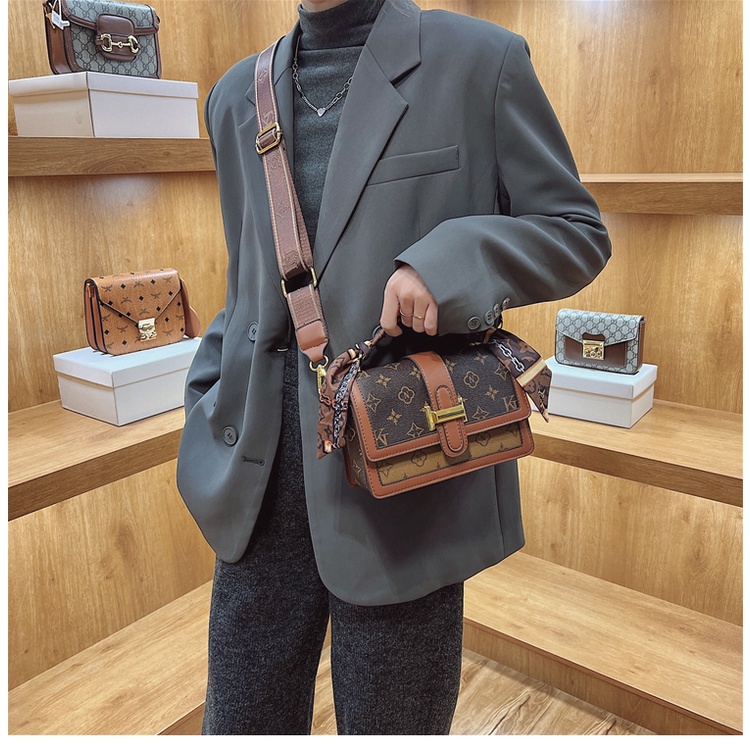 Túi xách Louis Vuitton Dauphine classic LV đeo chéo, bản thịnh hành 2023 kèm dây lụa, khóa chữ nhật size 21cm