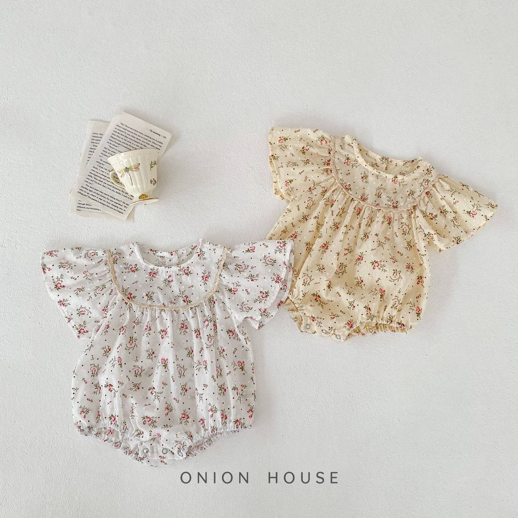 Bộ đồ liền thân trắng vàng hoa nhí tay cánh tiên viền ngực bé gái