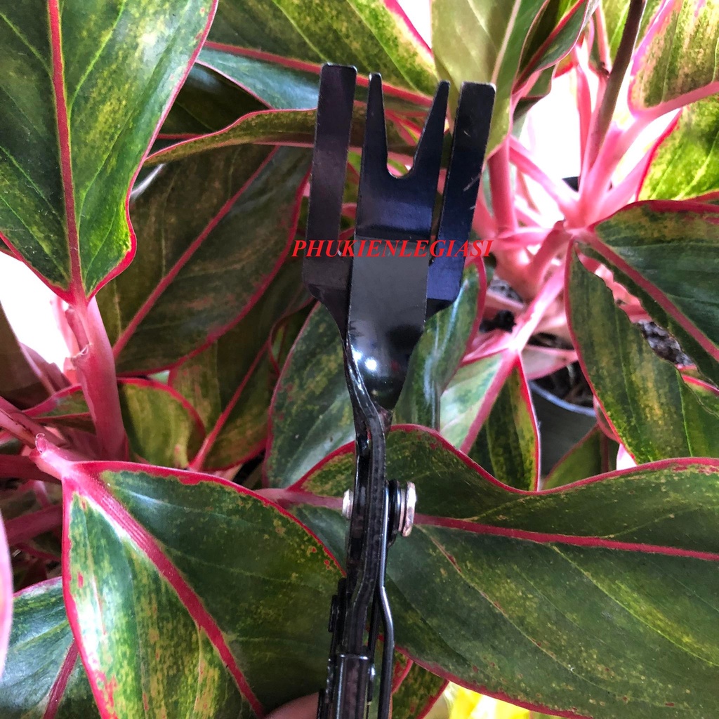 Kìm tháo chốt vít nhựa đa năng bằng kim loại