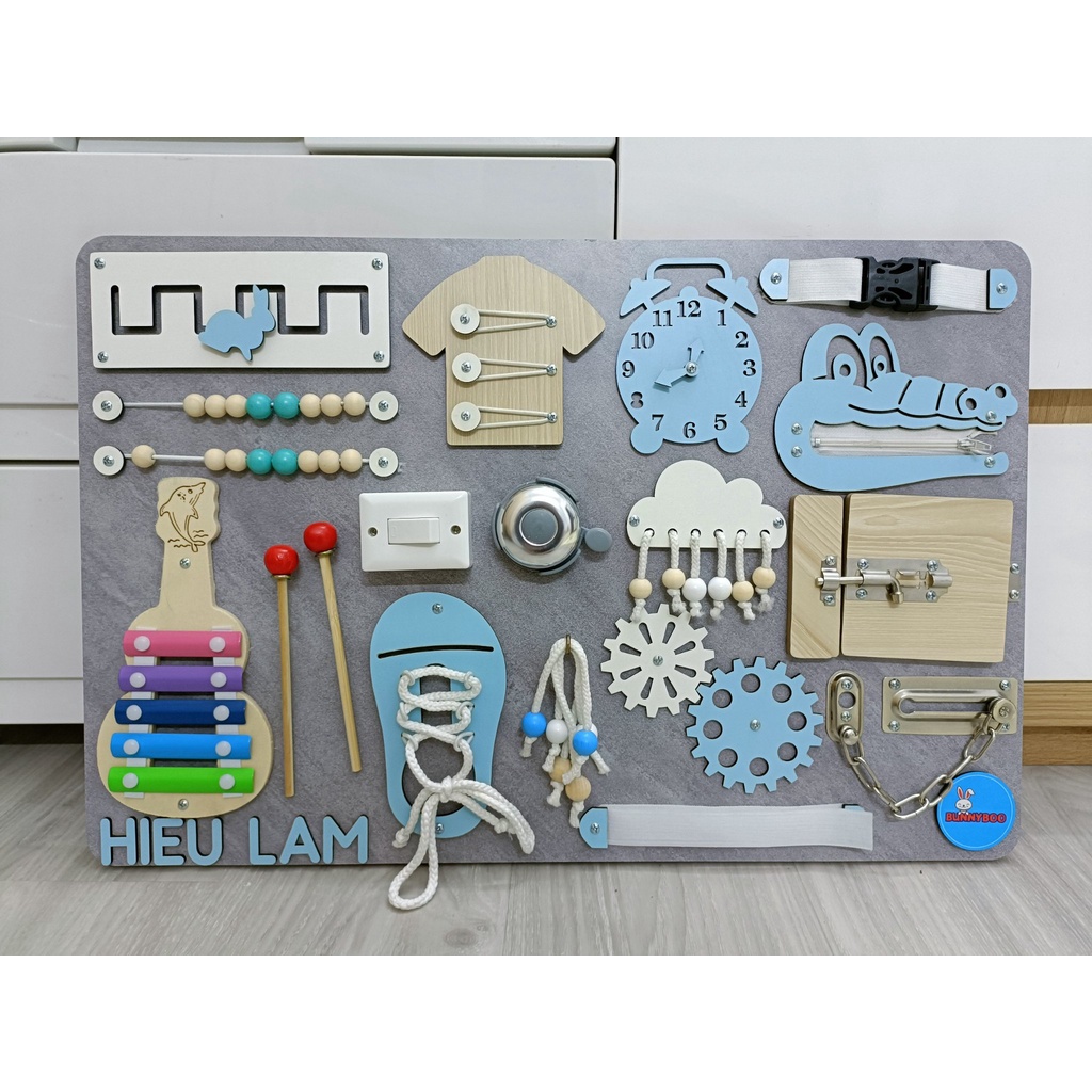 Gắn tên riêng cho bé miễn phí khi mua busy board bảng bận rộn