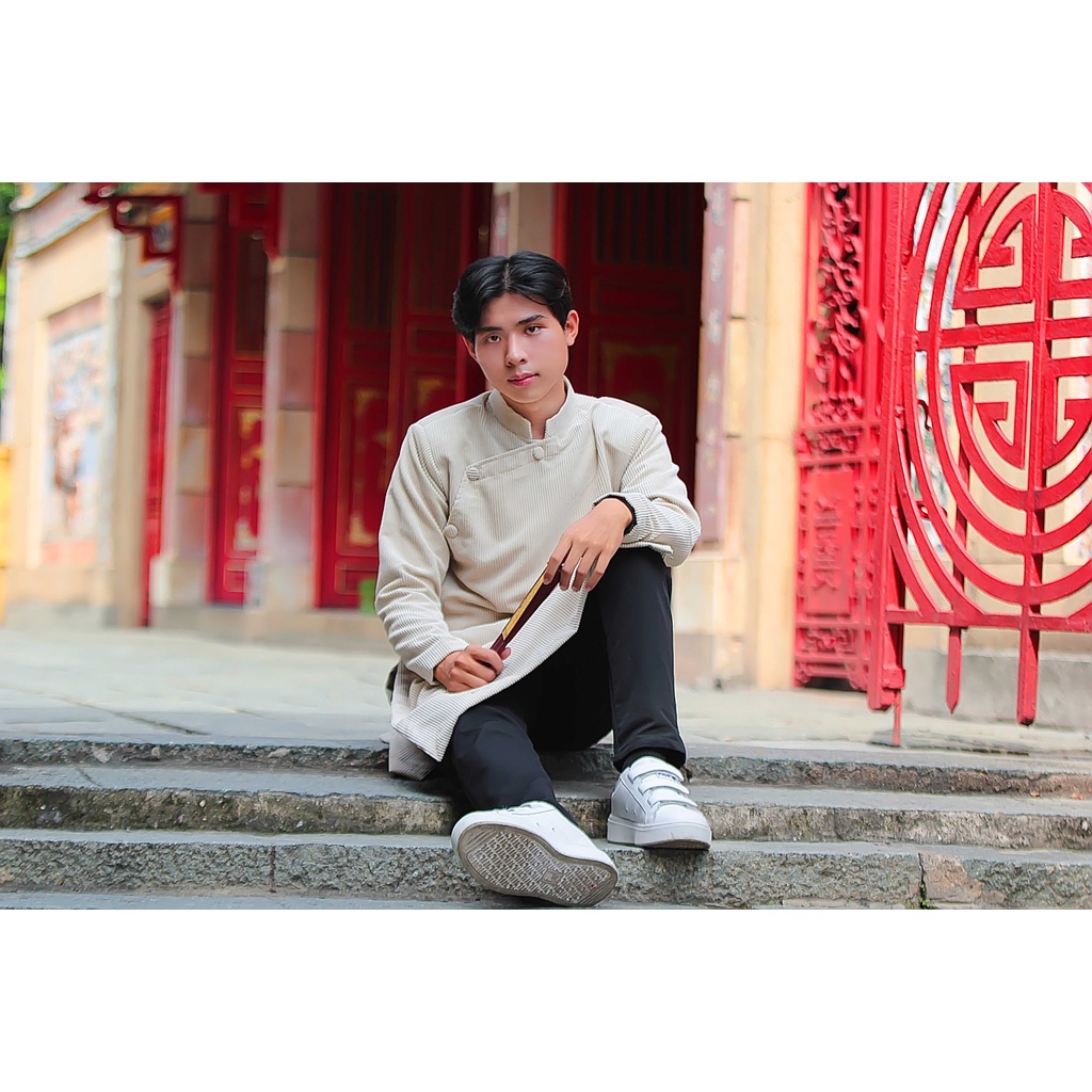 Áo dài nam cách tân màu Be phong cách vintage hoài cổ