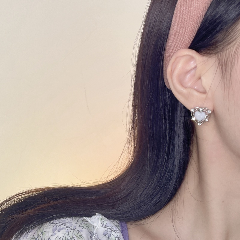 Bông Tai Mạ Bạc 925 Hình Trái Tim Đính Pha Lê Xinh Xắn Cho Nữ