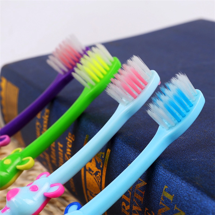 Bàn chải trẻ em lông mềm KIDS Clovershop68
