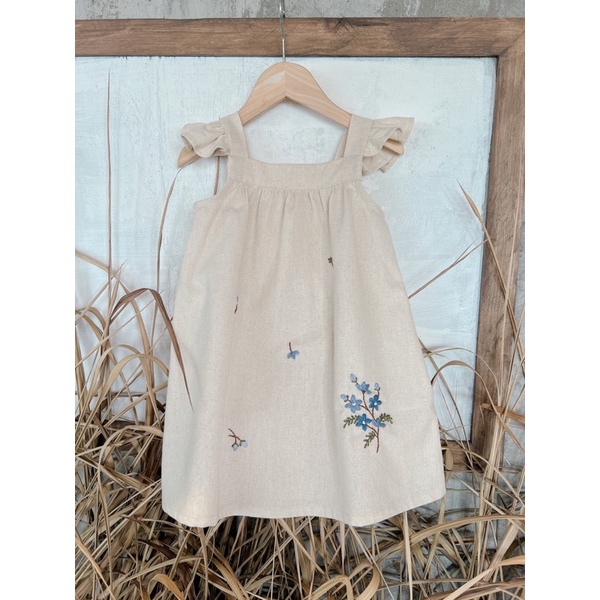 Đầm linen be thêu tay hoa xanh vintage cho bé gái 1,2,3,4,5,6 tuổi