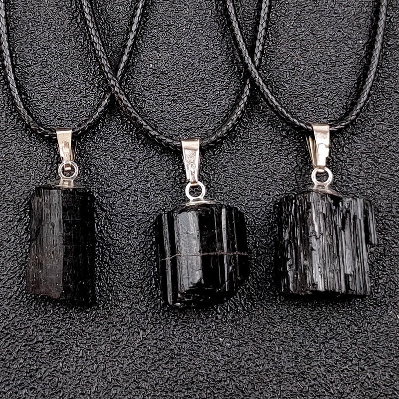 Vòng cổ Mặt Đá tourmaline Thô Màu Đen Tự Nhiên