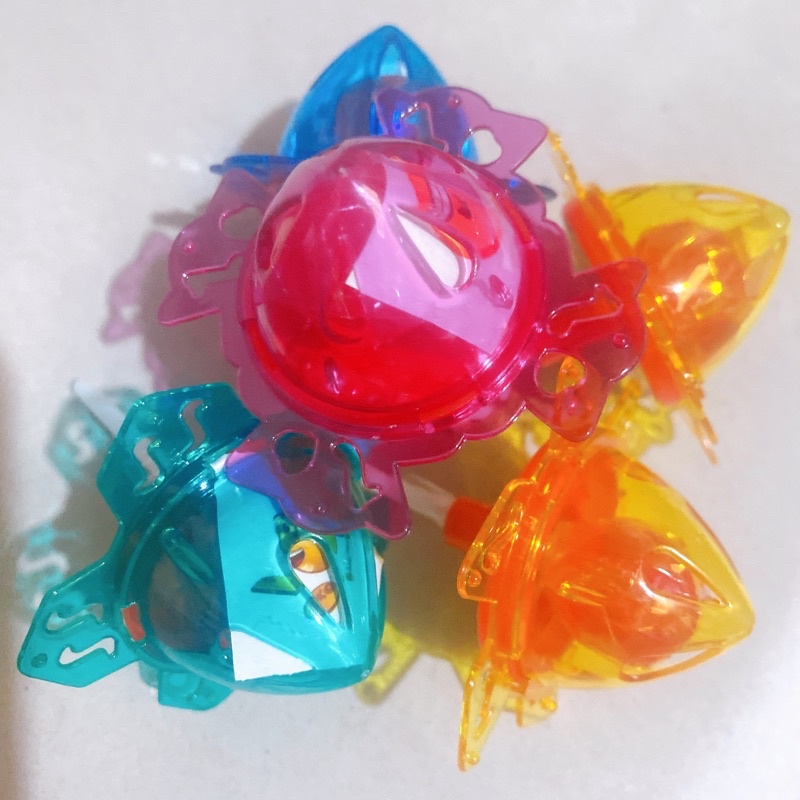 Lọn50 que kẹo mút kèm đồ chơi siêu đẹp