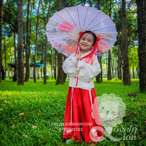Bộ hán phục áo trắng váy đỏ thêu hoa+tặng trâm cài+quạt giấy+ruy băng buộc tóc