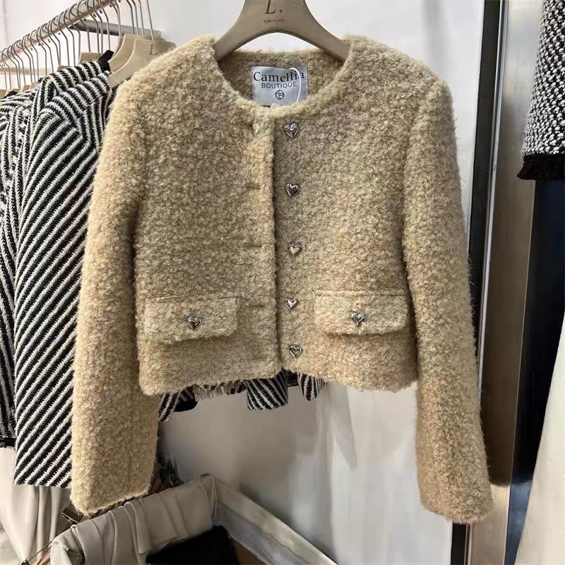 Áo khoác dạ lông cừu cúc tim vàng