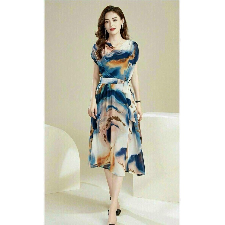 Đầm dài xòe họa tiết cổ đỗ cánh tiên,đính dây theo eo có size M,L,XL