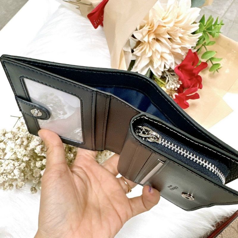 Ví vuông C0ach họa tiết xinh xắn