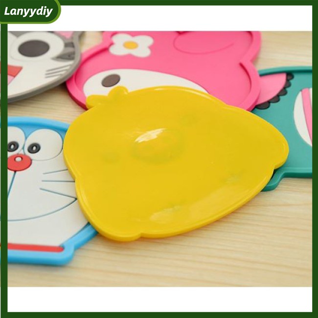 1 Miếng Lót Ly Bằng PVC Hình Totoro / Doraemon / Baymax / Minion / Hello Kitty / Mickey