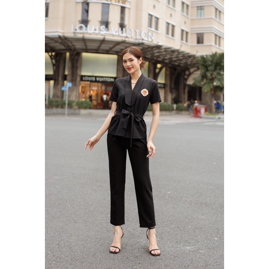 Áo clothesrack có tay cổ sam đen Sammie