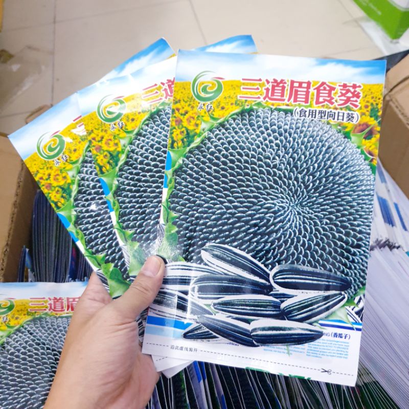 Hạt giống hướng dương lấy hạt khổng lồ. Hàng Trung Quốc, năng suất cao. Quy cách đóng gói: 10 gr/gói