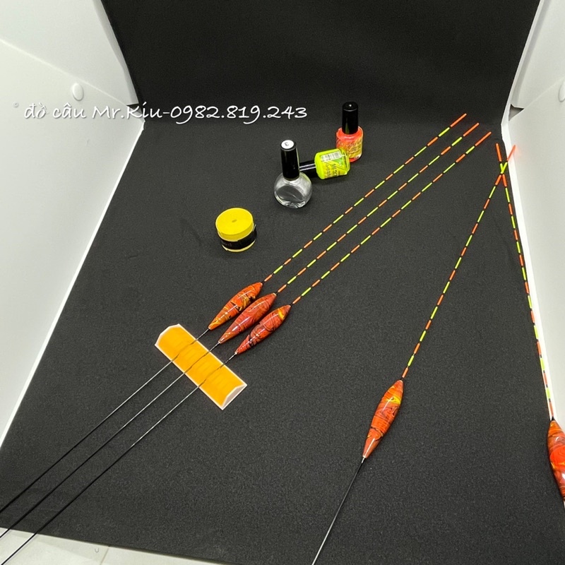 Phao cỏ sơn màu hổ phách