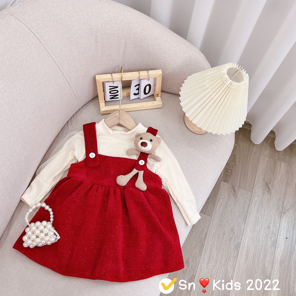 Váy Yếm 2 Dây Phối Gấu Kèm Áo Len Tay Bồng Cho Bé Gái WOWKIDS, Set Váy Yếm Nhung Cho Bé Từ 9-20kg