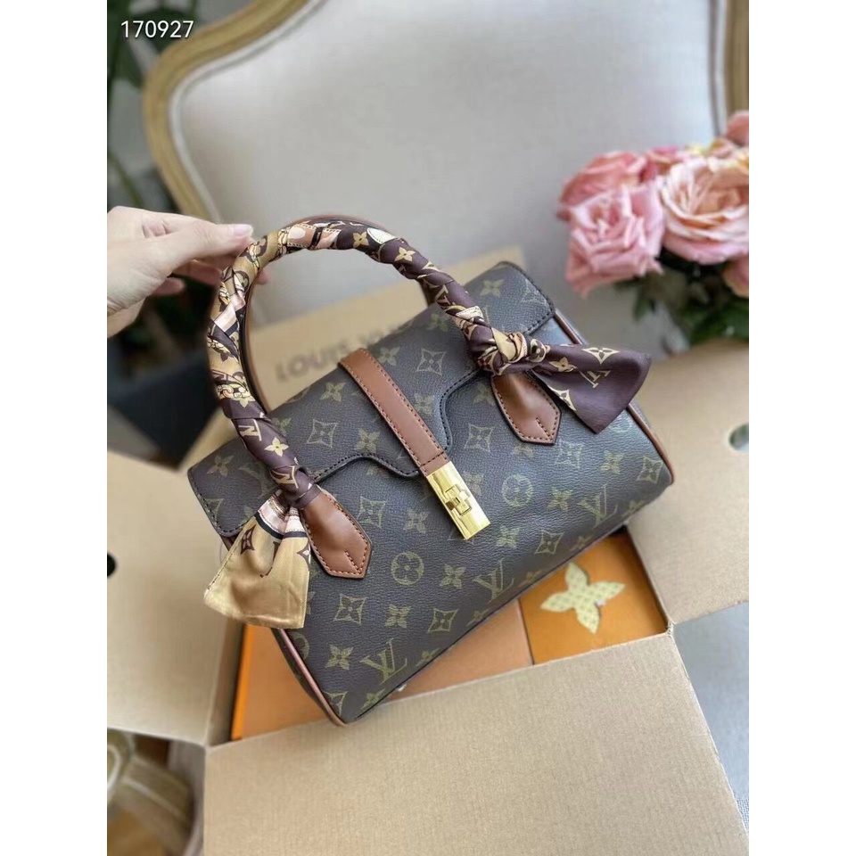 Túi Đeo chéo size 23 Cm Hàng cao cấp full box nguyên siu tặng kèm khăn