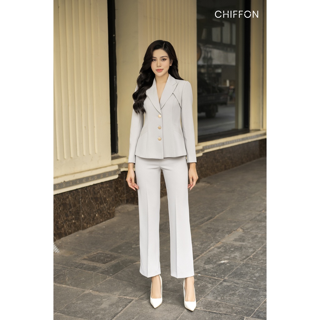 Quần ống suông cài khuy của set vest thiết kế Chiffon