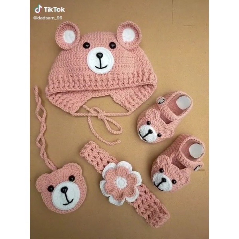 Mũ len đáng yêu kèm giày cho bé
