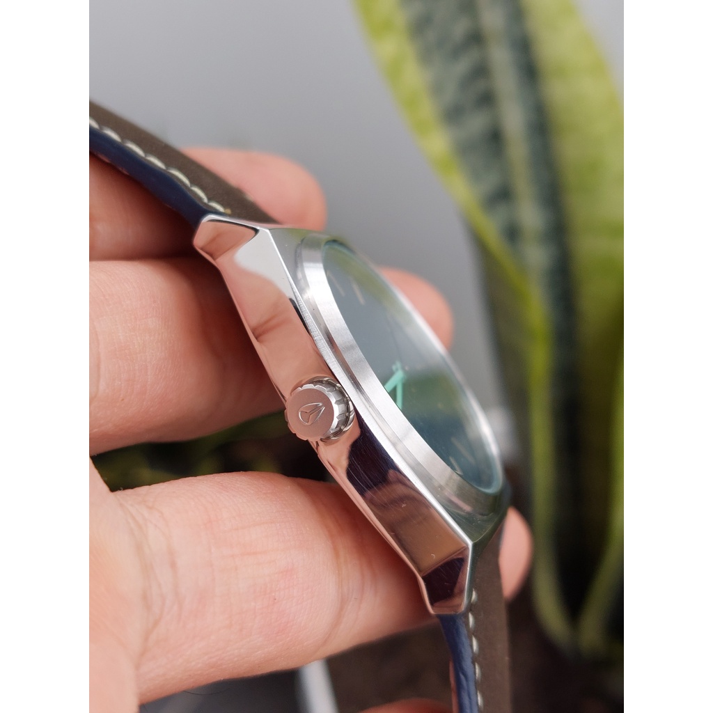 Đồng hồ nam Nixon mặt xanh chạy pin hàng Si