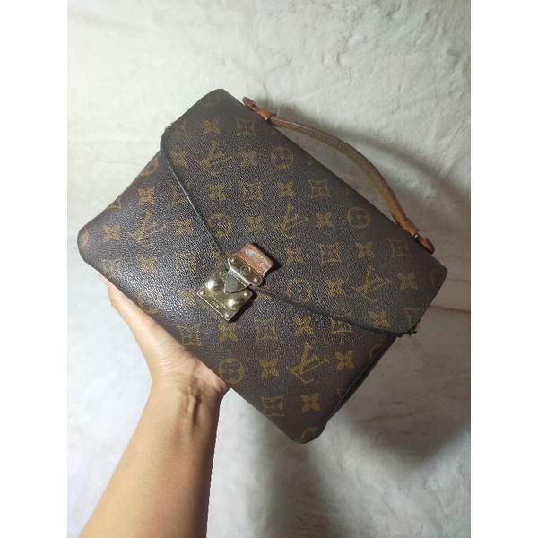 Túi xách si hiệu Louis Vuitton