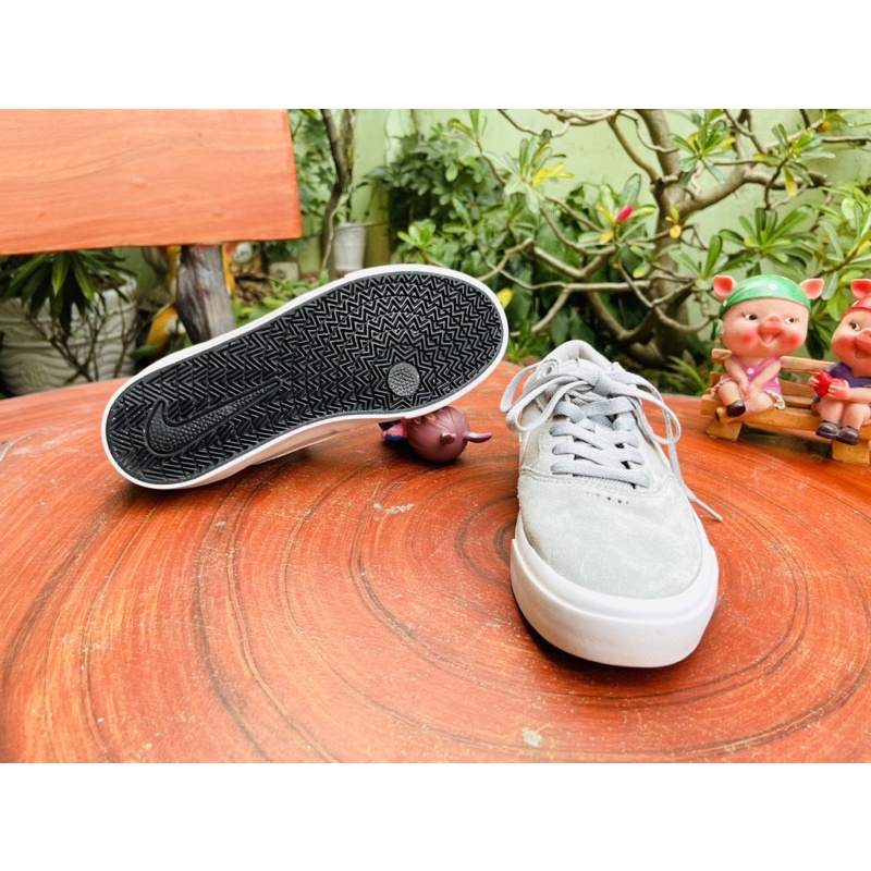 Giày thể thao Nữ hãng Nike hàng 2hand VIP chính hãng da lộn rất mới size 37.5