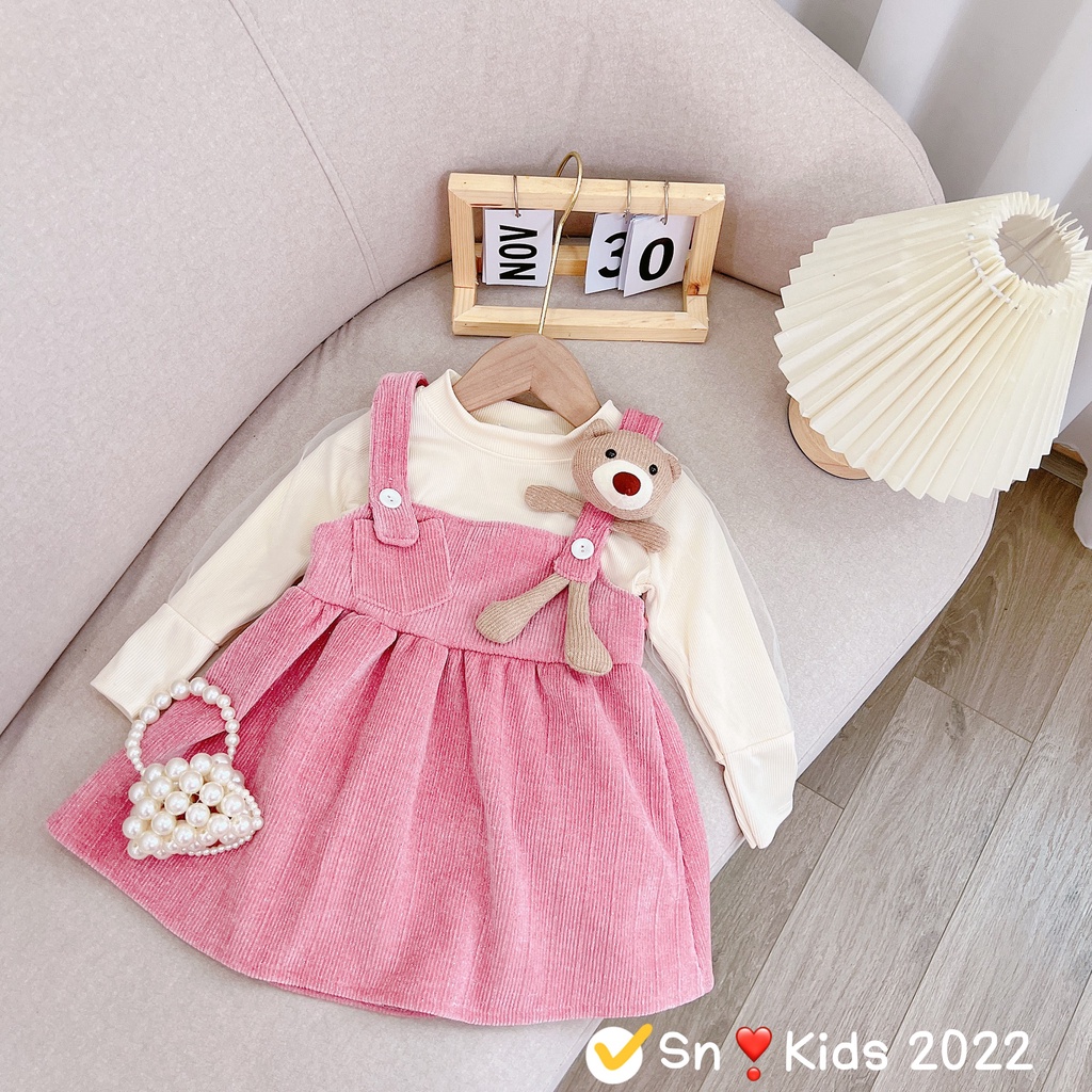 Váy Yếm 2 Dây Phối Gấu Kèm Áo Len Tay Bồng Cho Bé Gái WOWKIDS, Set Váy Yếm Nhung Cho Bé Từ 9-20kg