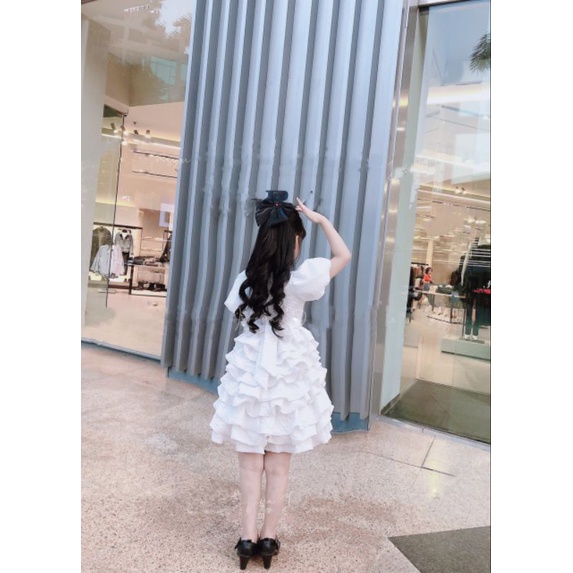 Váy công chúa bèo tầng gấm xốp vân hoa nổi bé gái