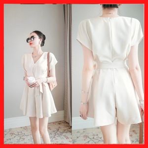 jumsuit nữ cổ v màu kem chất liệu lụa chéo ý có 3 size hàng y hình