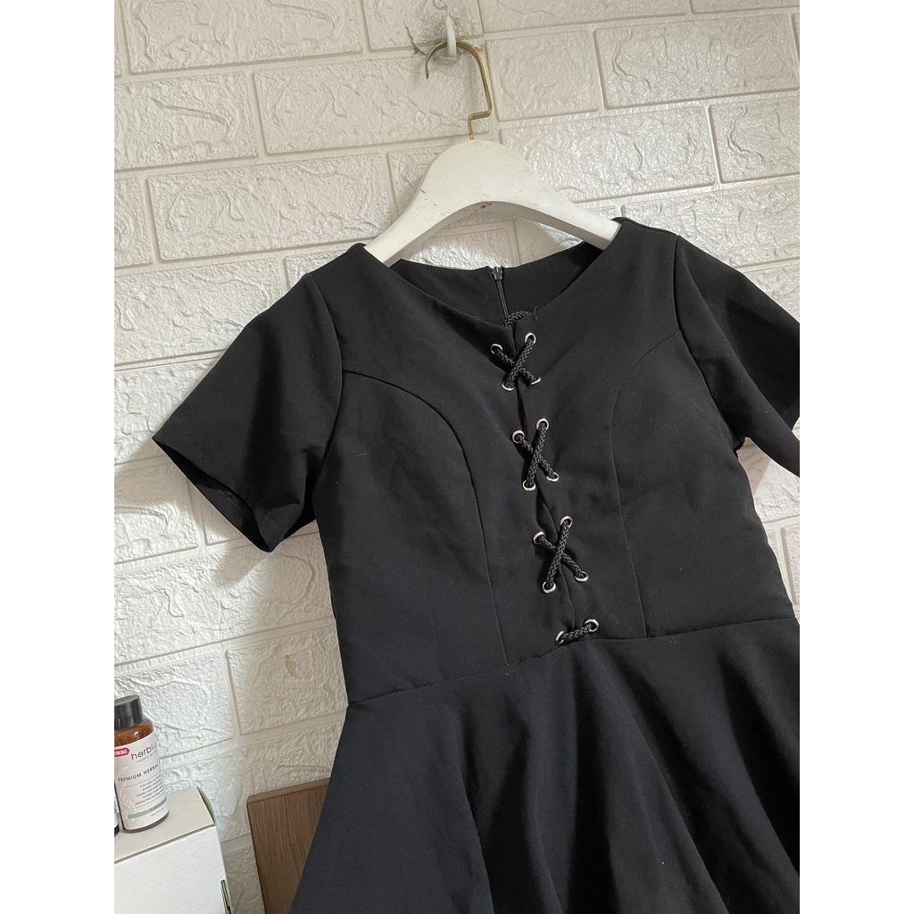 Đầm xòe đan dây