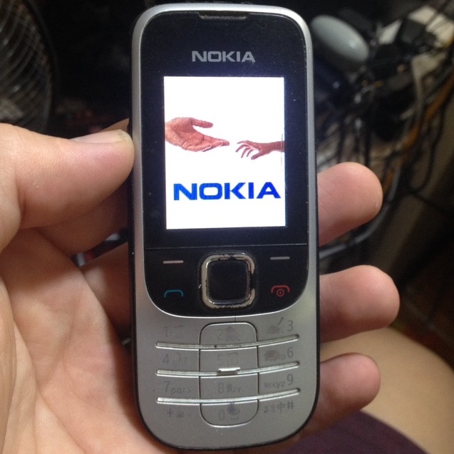 Xác NOKIA 2330c lúc lên màn hiển thị,lúc trắng màn,không bin,không nắp,bán xác anh em lấy linh kiện