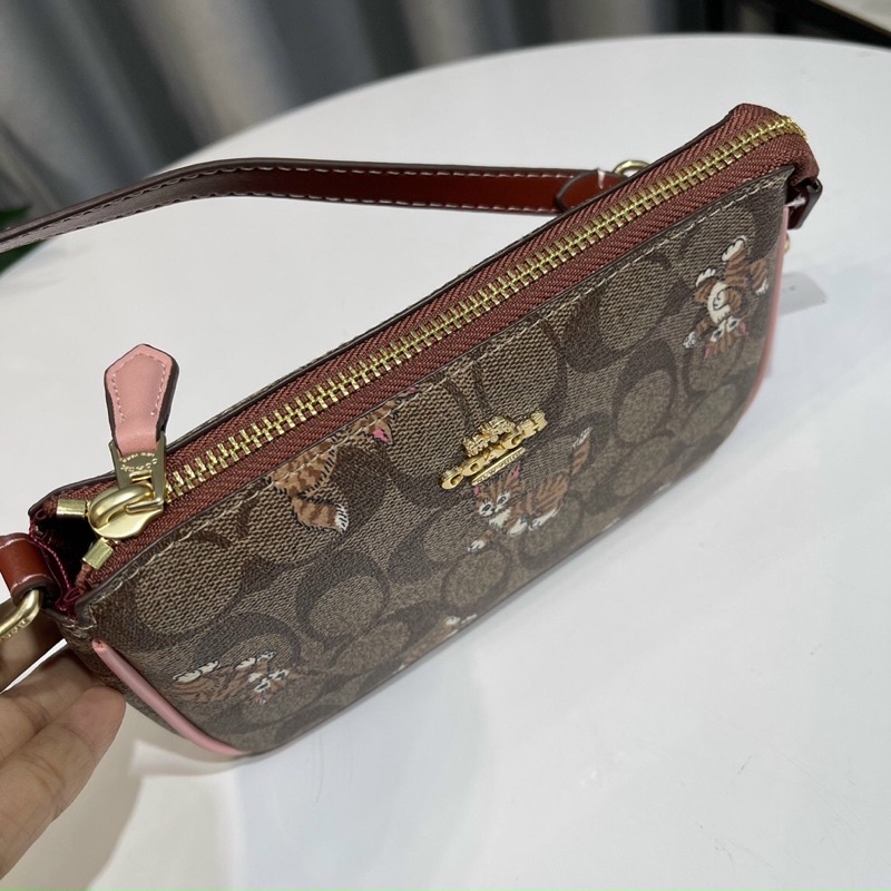 TÚI COACH NOLITA 19 WITH DANCING KITTEN CC418