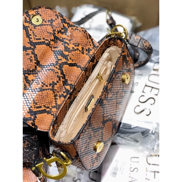 Túi guess dáng yên ngựa