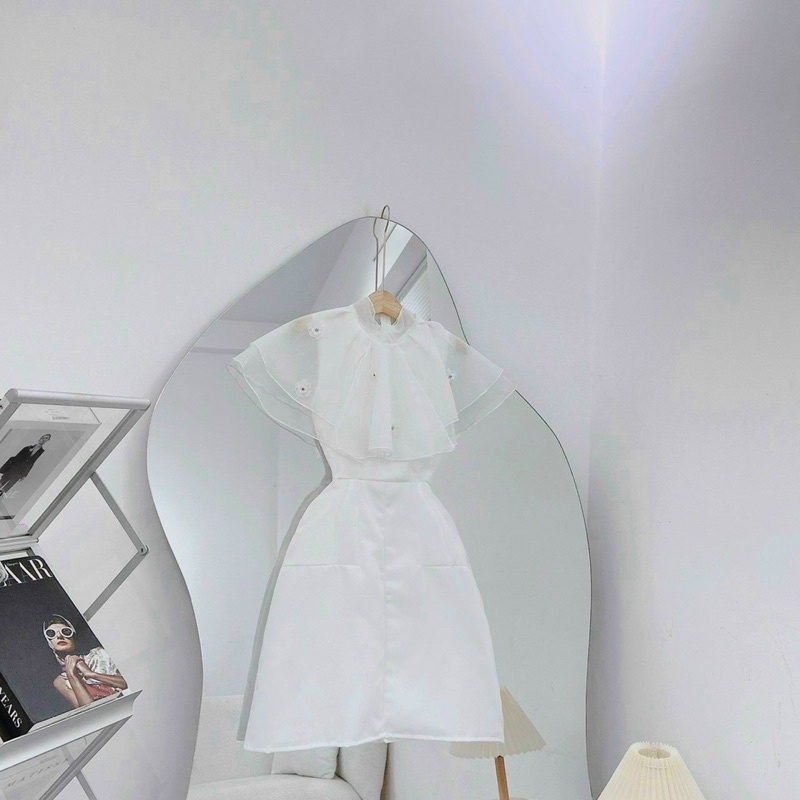 Thêm hình iu iu ĐẦM TRẮNG PHỐI CỔ VOAN TAY TIÊN ĐÍNH HOA