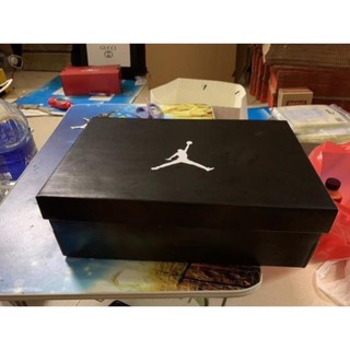 Hộp giày thể thao sneaker