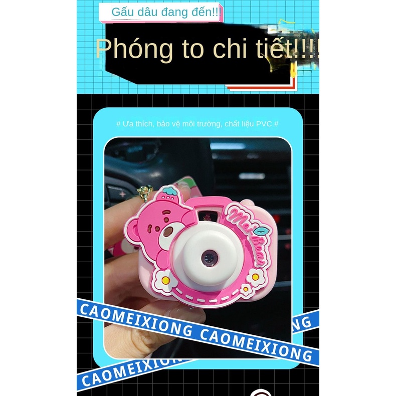 Móc Khóa Hoạt Hình Chú Gấu Và Máy Chiếu Dâu Tây Bằng Epoxy Tinh Tế