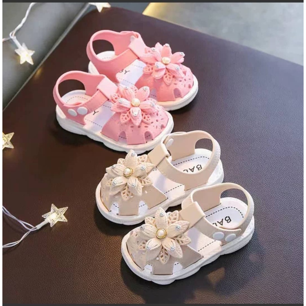 giày sandal tập đi hình nơ và hoa cúc bấm cho bé đế cao su chống trơn quai bấm chắc chắn