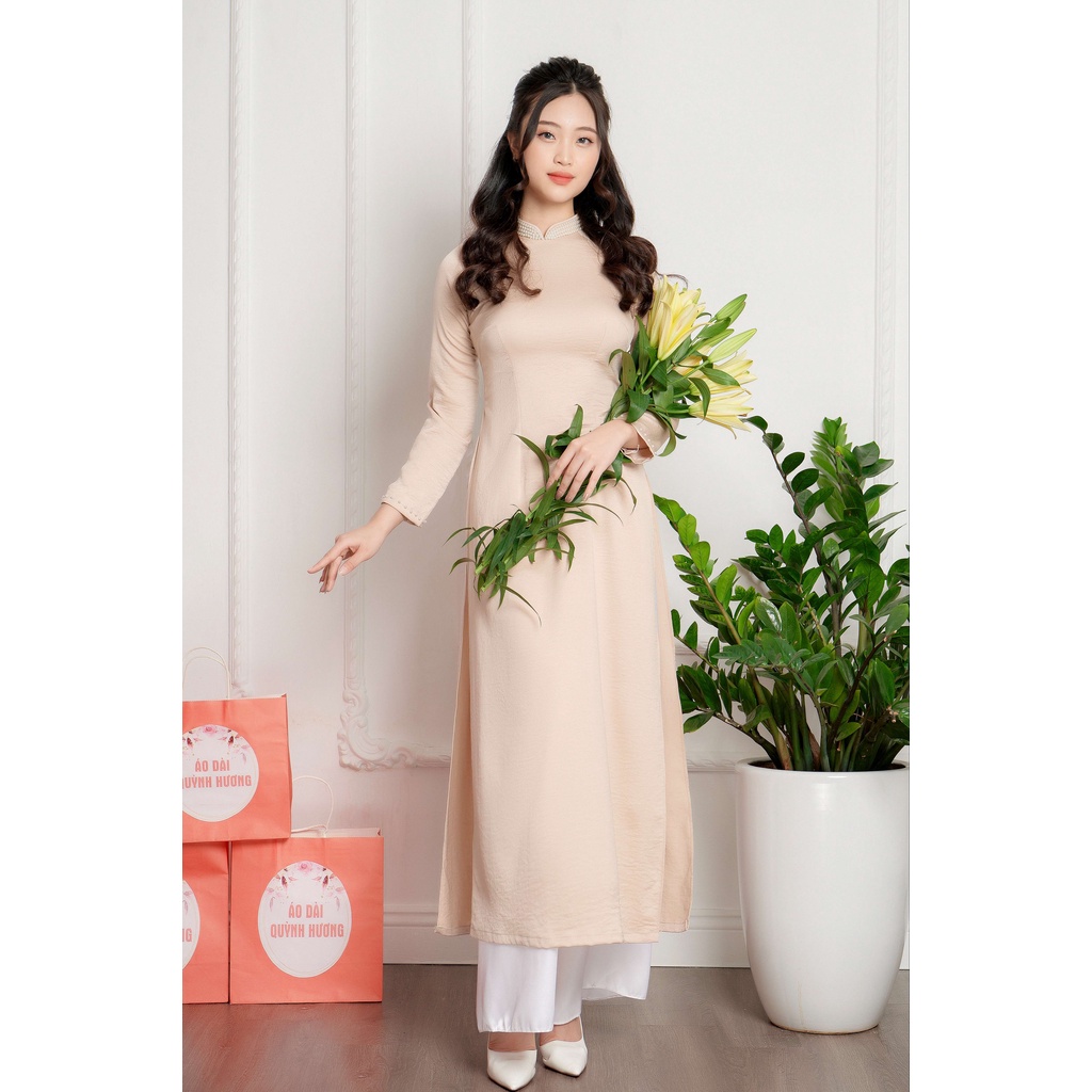 Áo dài chất lụa tây thi cổ truyền thống đính hạt màu be đậm by Quỳnh Hương