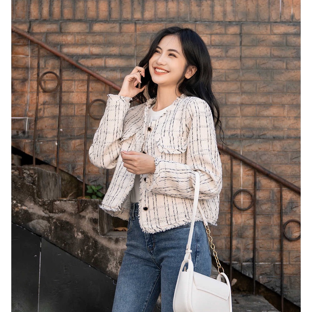 Áo khoác dạ tweed nữ dáng lửng form nhỏ họa tiết kẻ viền tua rua có độn vai Twentyfive 4274