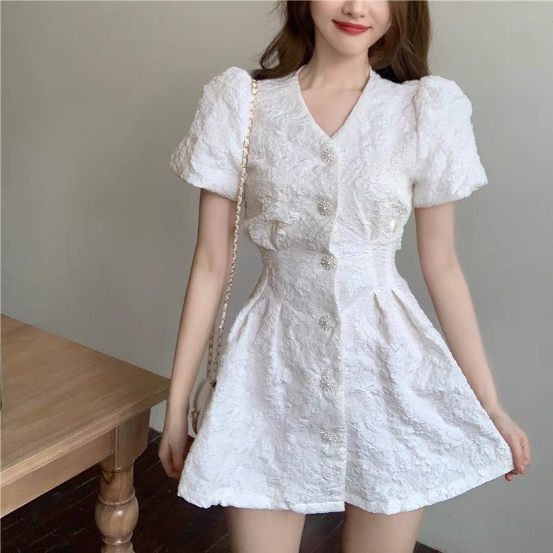 Váy gấm ĐEN khuy ngọc cổ v dáng ngắn xòe chữ A tay bồng- đầm nữ tiểu thư họa tiết hoa nổi dễ thương đi chơi dự tiệc