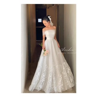 Váy đi bàn, Váy cưới chụp ảnh xoè dài, cổ vuông tay xẻ V .