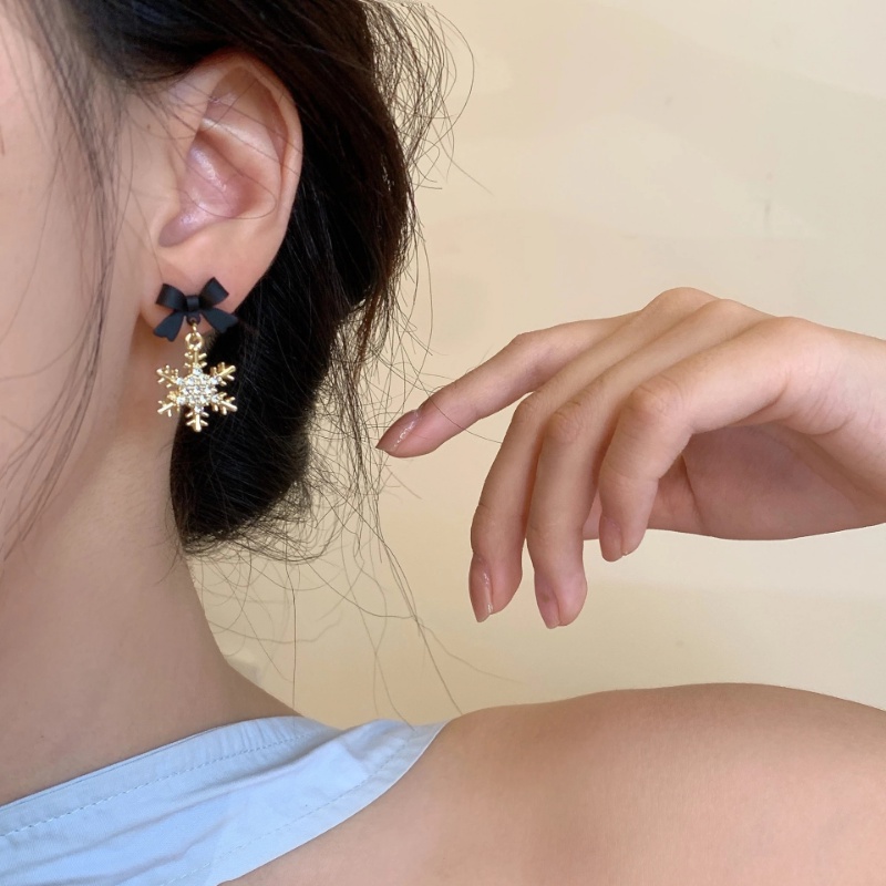 1 Đôi Bông Tai Hình Hoa Tuyết Thắt Nơ Thời Trang Dành Cho Nữ