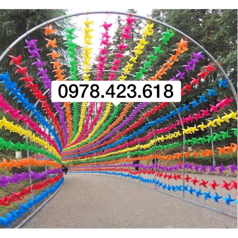 100 Chong chóng nhựa 7 màu treo dây trang trí trường học, mầm non, khu du lịch