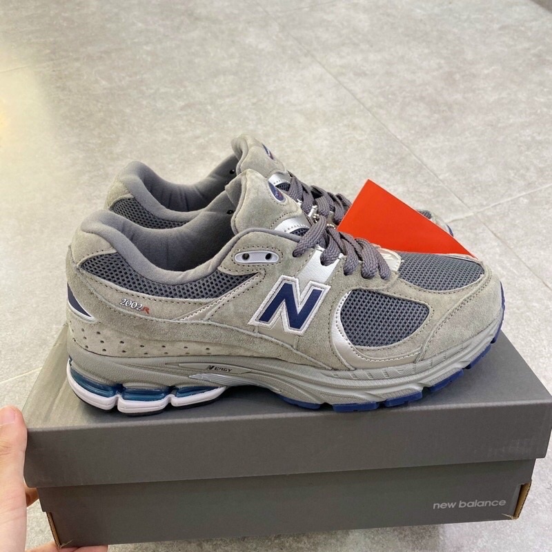 GIÀY NEW.BALANCE2002R LIGHT GREY XÁM ĐEN LAI AU SC