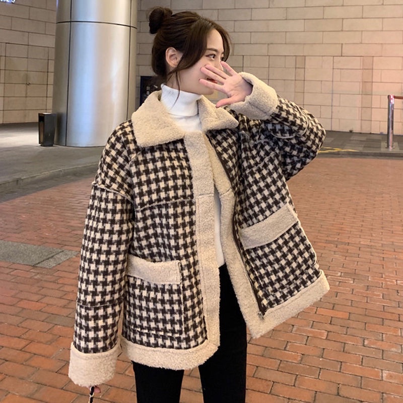 ÁO DẠ BÔNG KẺ VUÔNG LÔNG CƯU THIẾT KẾ SANG CHẢNH KIỂU HÀN QUỐC, Áo Dạ Tweed Quảng Châu Kẻ Ziczac Màu Nâu Phối Lông