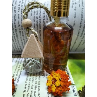 tinh dầu trầm hương 50ml ( tặng vỏ lọ treo lục lăng)