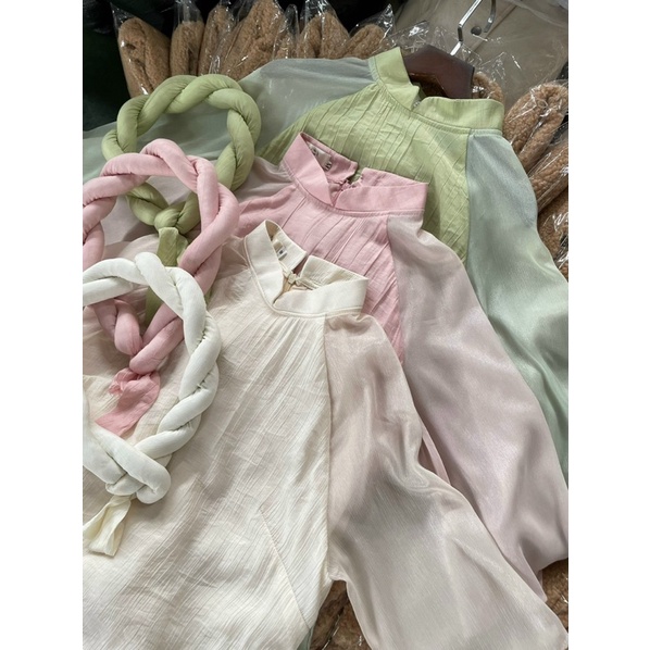 Áo Dài cách tân dáng suông kèm mấn đội