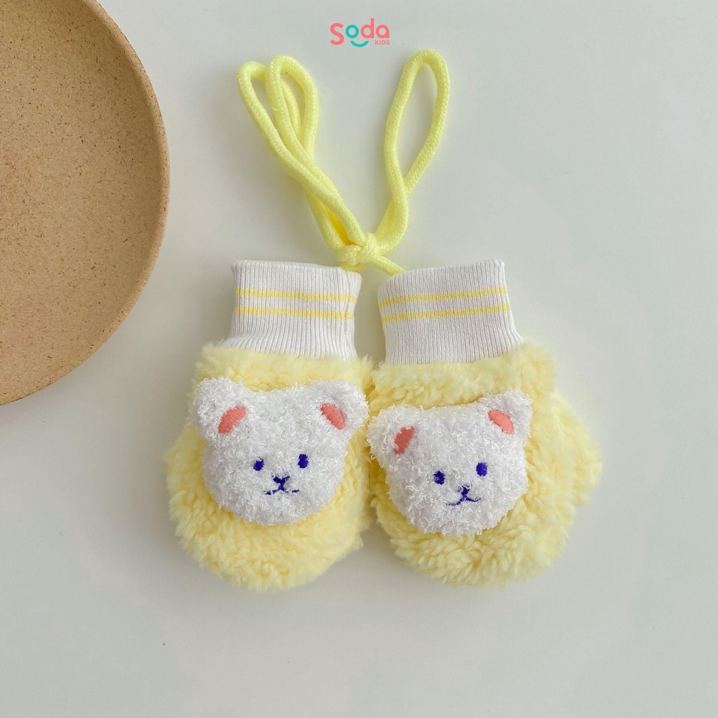 Găng tay cho bé đính gấu dễ thương, chất liệu lông ấm áp, viền chun co giãn thoải mái cho bé từ 1-4 tuổi